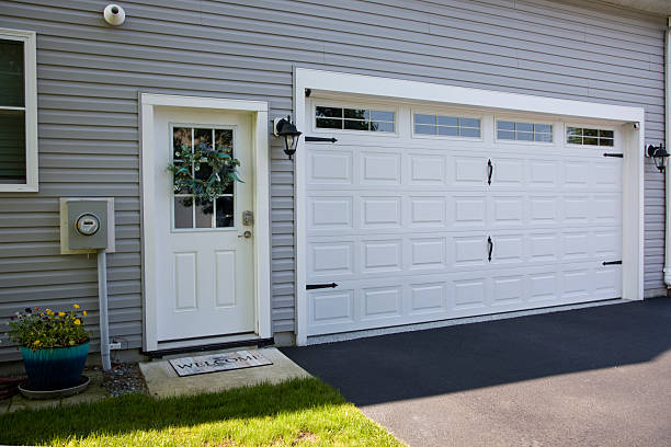 24/7 Emergency Garage Door Panel Replacement experts in Walls, MS